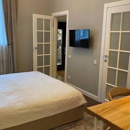 Hidden Gem With Its Own Private Entry At Lypky Apartment Киев Екстериор снимка