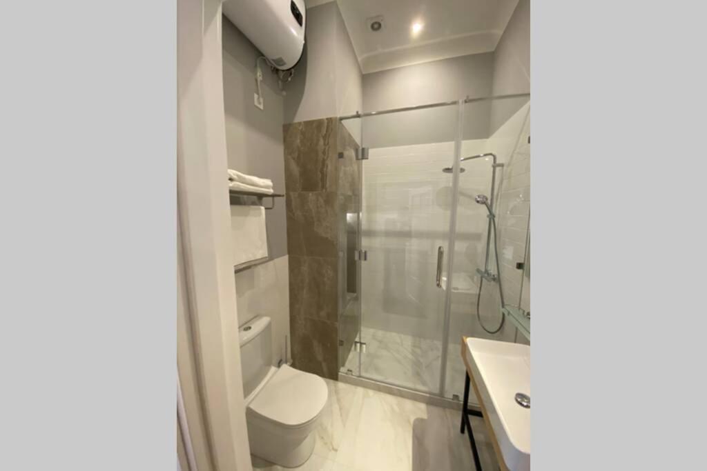 Hidden Gem With Its Own Private Entry At Lypky Apartment Киев Екстериор снимка