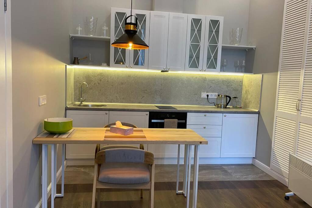 Hidden Gem With Its Own Private Entry At Lypky Apartment Киев Екстериор снимка